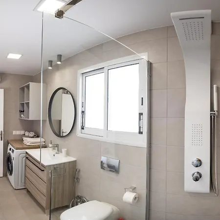 Spacious 3 Bedroom Penthouse, Sea View, 2 Terraces, Walk To Beach, Centre * Paphos