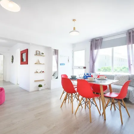 Seaview 3 Bedroom Kings Road Penthouse * 파포스