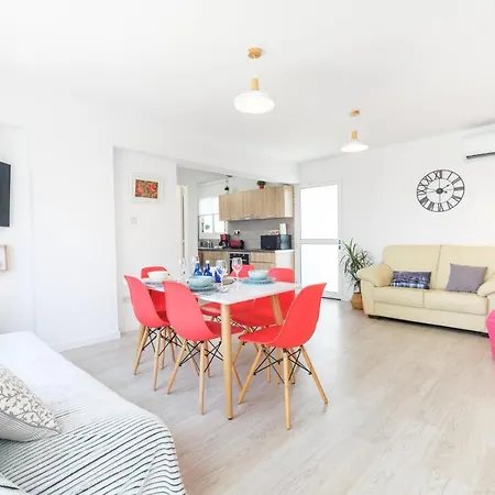 Spacious 3 Bedroom Penthouse, Sea View, 2 Terraces, Walk To Beach, Centre شقة *