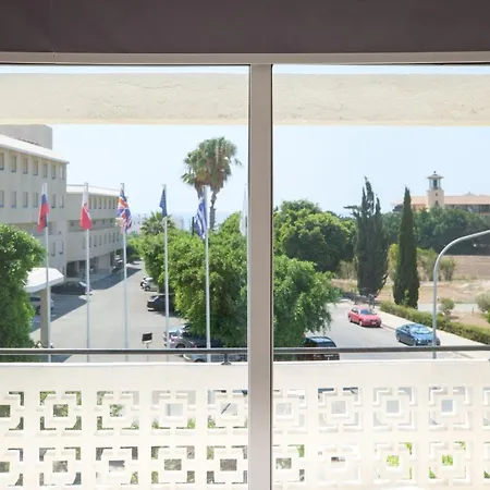 Spacious 3 Bedroom Penthouse, Sea View, 2 Terraces, Walk To Beach, Centre *
