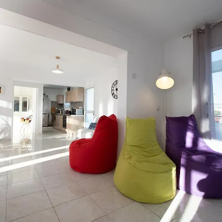 Spacious 3 Bedroom Penthouse, Sea View, 2 Terraces, Centre Apartment *