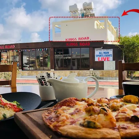 아파트 Seaview 3 Bedroom Kings Road Penthouse 파포스