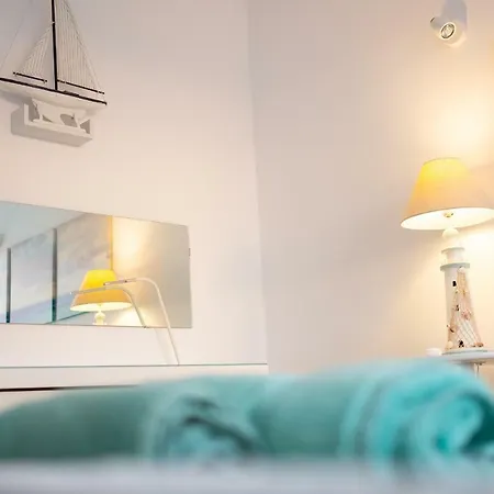 Spacious 3 Bedroom Penthouse, Sea View, 2 Terraces, Walk To Beach, Centre Apartmán *