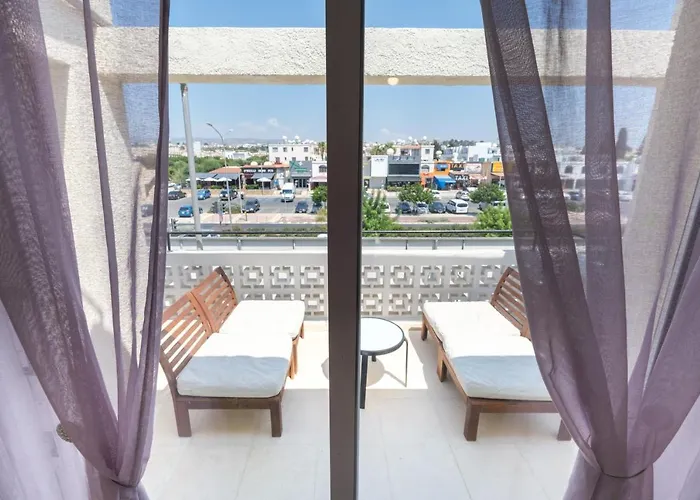 Seaview 3 Bedroom Kings Road Penthouse
