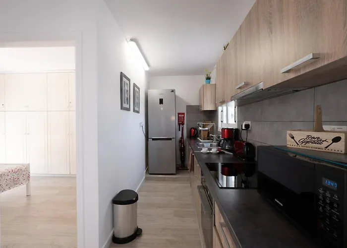 Seaview 3 Bedroom Kings Road Penthouse * パ フォス