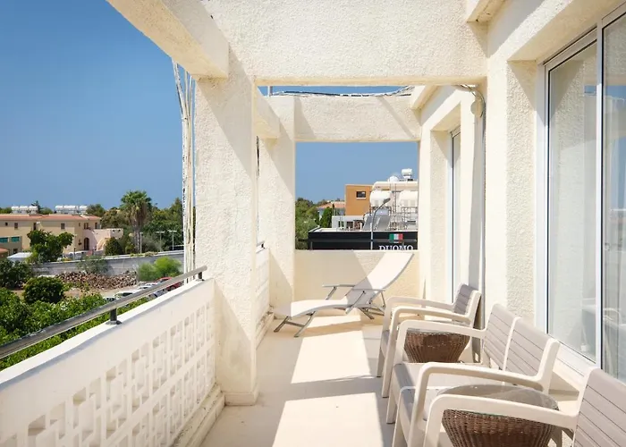 Seaview 3 Bedroom Kings Road Penthouse * パ フォス