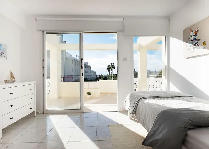 Seaview 3 Bedroom Kings Road Penthouse * パ フォス