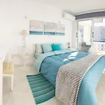 Spacious 3 Bedroom Penthouse, Sea View, 2 Terraces, Centre