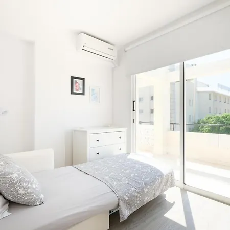 Spacious 3 Bedroom Penthouse, Sea View, 2 Terraces, Walk To Beach, Centre アパート