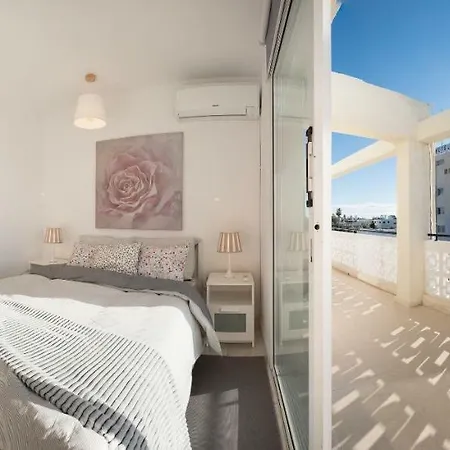 Spacious 3 Bedroom Penthouse, Sea View, 2 Terraces, Walk To Beach, Centre * パ フォス