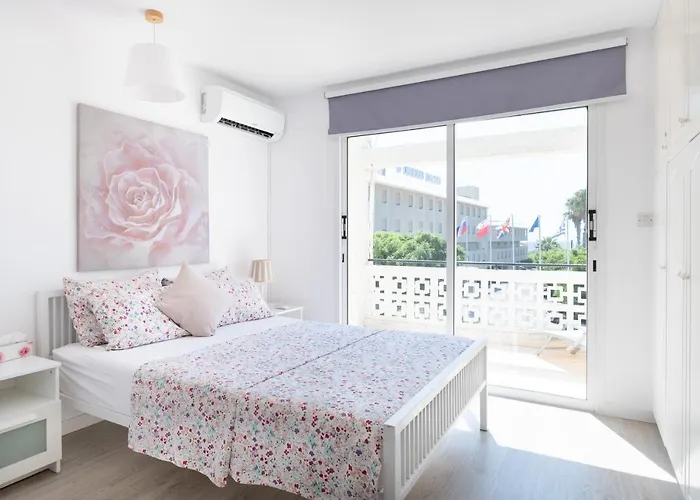 Seaview 3 Bedroom Kings Road Penthouse *