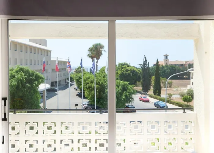 Seaview 3 Bedroom Kings Road Penthouse *