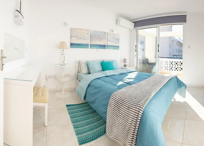 Seaview 3 Bedroom Kings Road Penthouse