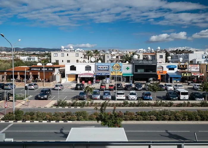 Seaview 3 Bedroom Kings Road Penthouse *