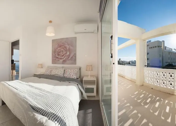 Seaview 3 Bedroom Kings Road Penthouse * Paphos